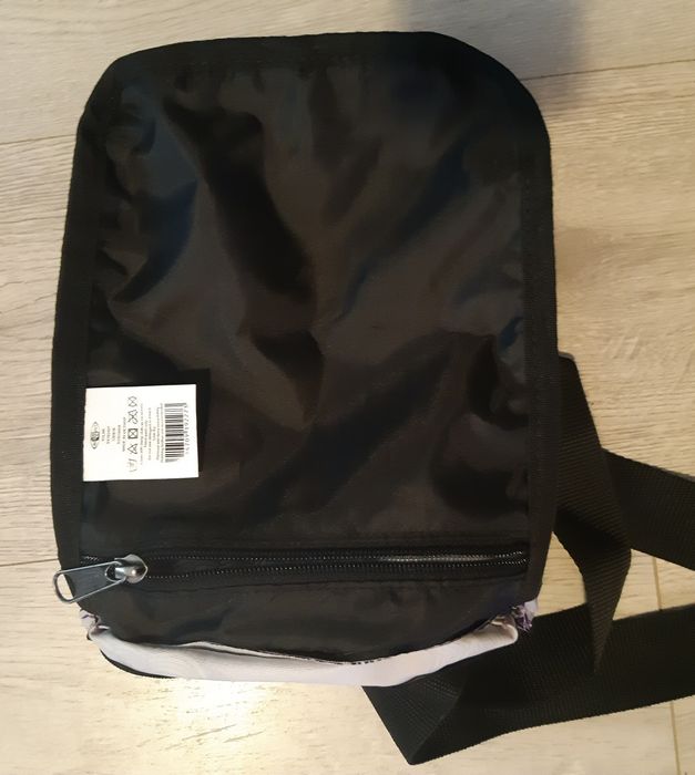 Geanta/borseta "EastPak" crossbody unisex mica, NOUA !
Made in Vietnam