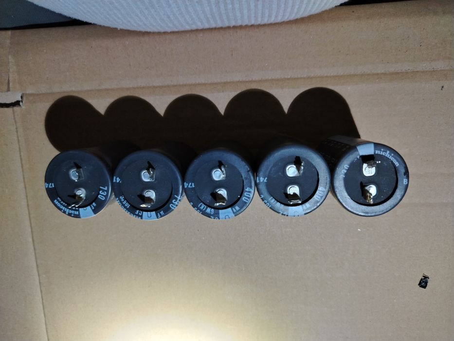 Lot 5  condensatori 730uF  400v calitate buna. Testați cu ESR  METER.