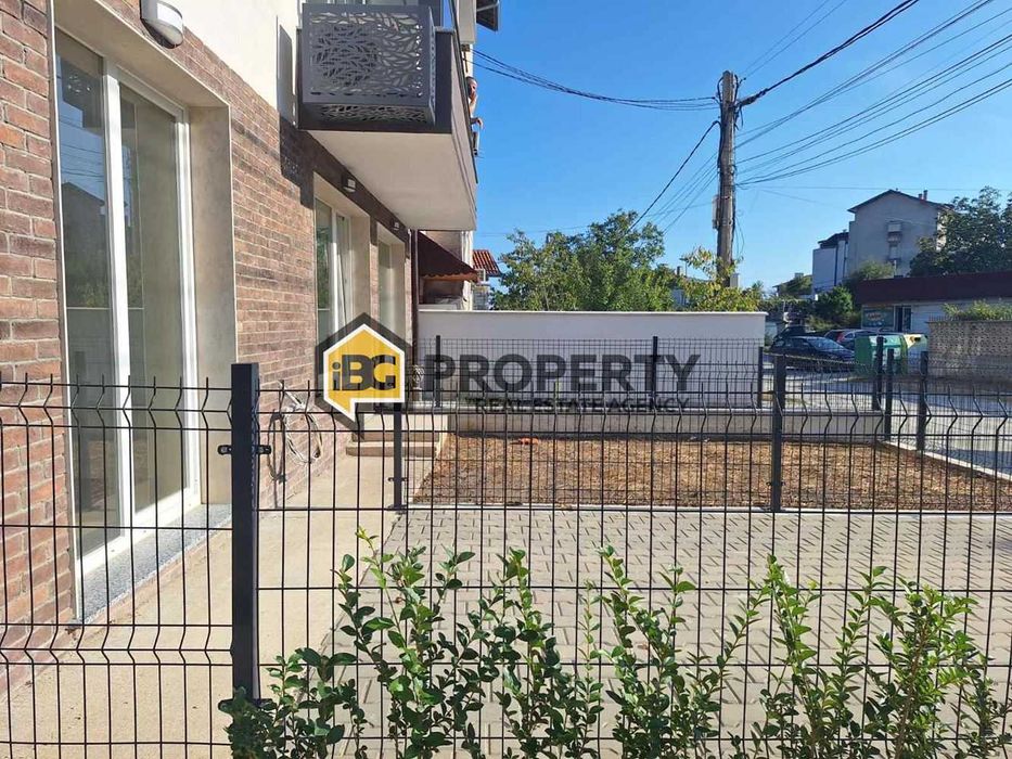 Двустаен апартамент с двор в кв. Виница