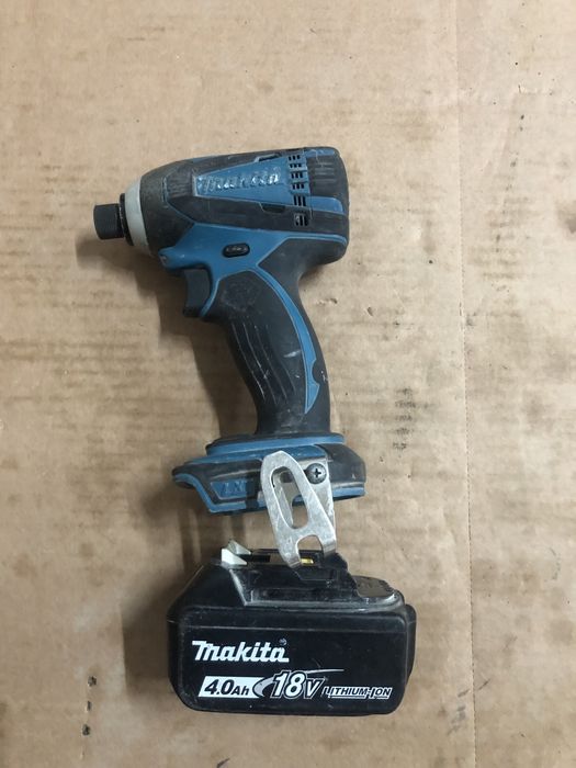 Masina insurubat cu impact Makita DTD 146 cu acumulator 4ah inclus