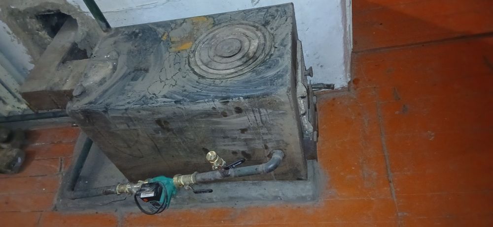 Продаю печку с насосом