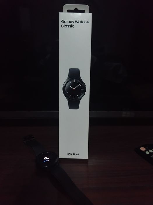 Продам смарт-часы Samsung Galaxy Watch4 Classic.