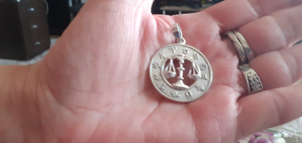 Продам кулон серебряный и серьги
