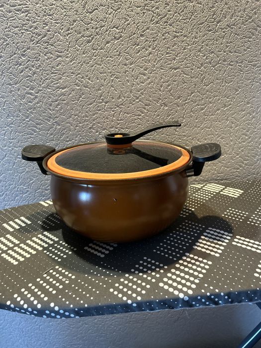 Кастрюля новая со стеклянной крышкой