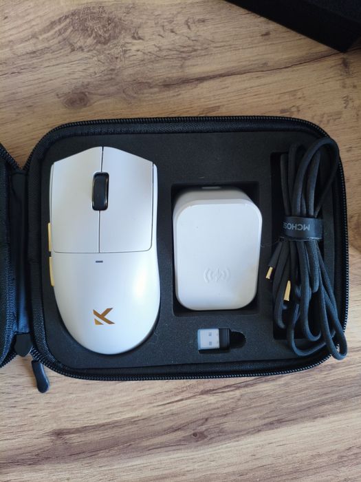 Игровая мышь MCHOSE K7 Ultra (8K, PAW3950, магнитная док-станция)