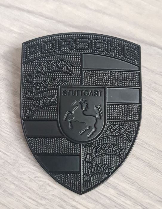 Emblema-Sigla-Logo-Stema-Capota-Porsche-Neagra-Clasica-Aurie-Cayenne-Panamera-Macan