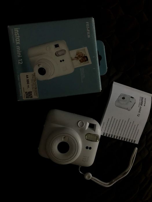 Продам фотоаппарат instax mini 12