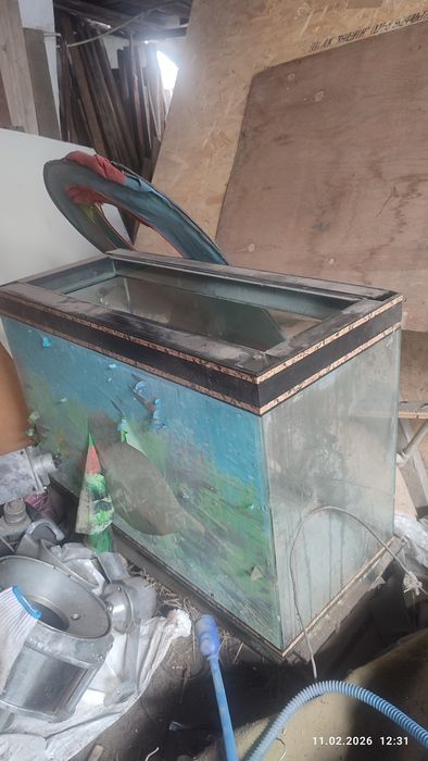 Аквариум 200л , не целый