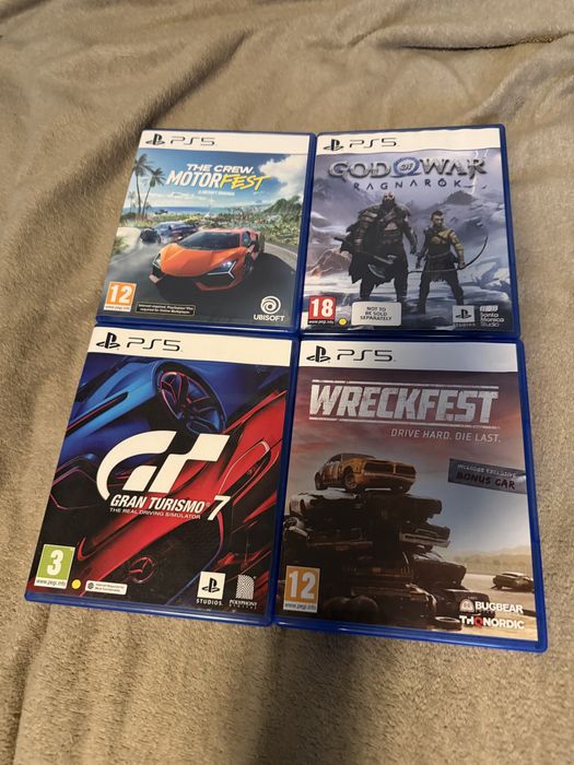 PS5 disc edition + 4 игри