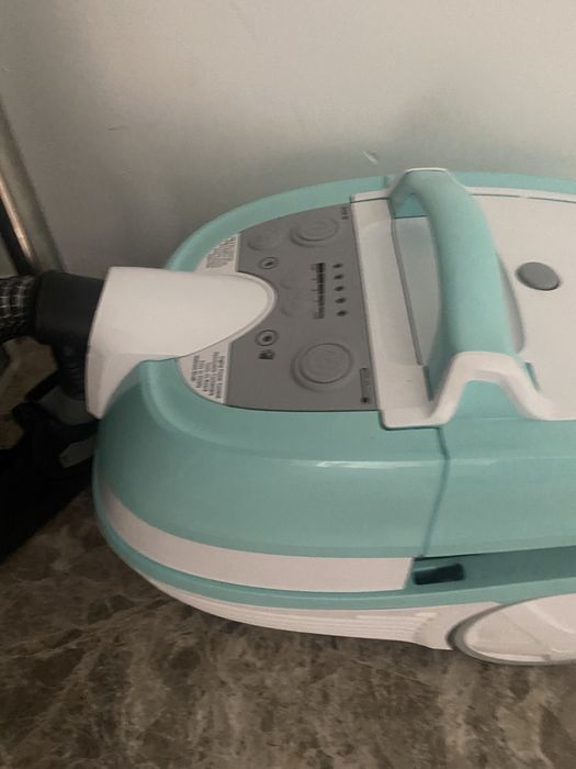 Прахосмукачка 2 в 1 . Миеща и сухо