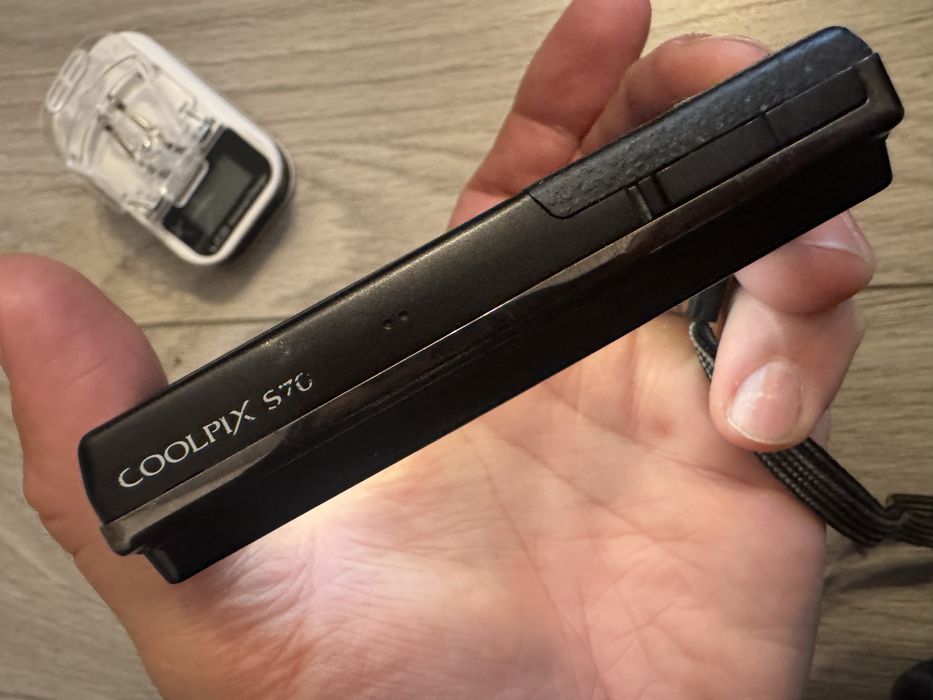 Nikon coolpix S70 touchscreen cu data si ora