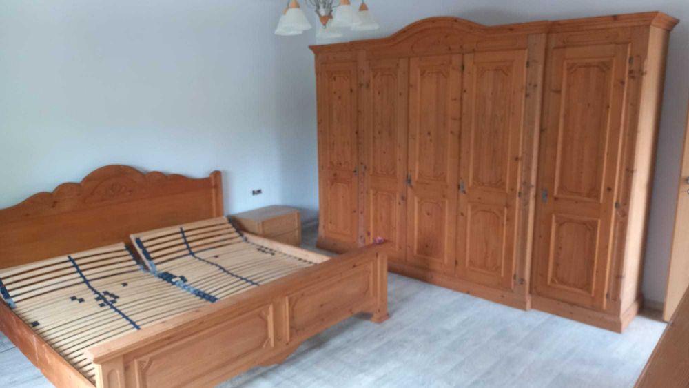 Dormitor lemn masiv cu saltele incluse!