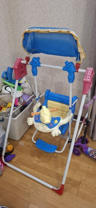 Детская качеля пластмасс металл