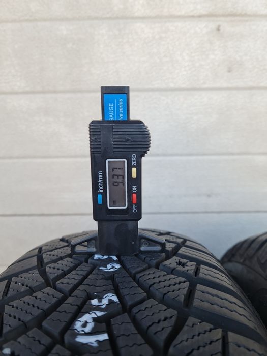 Зимни гуми 2 броя GOODYEAR UltraGrip9+ 195 65 R15 дот 2420