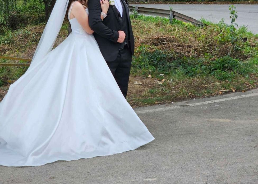 Сатенена булчинска рокля