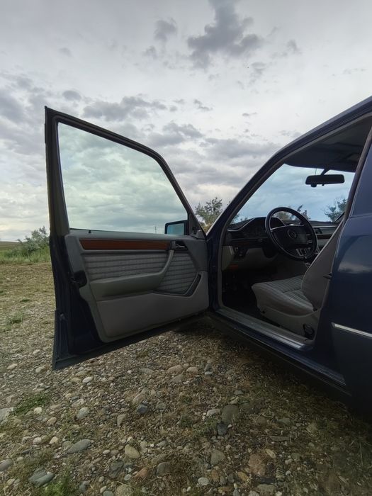 Мерседес  W124 Е260