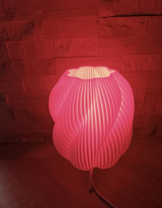 Veioza moderna imprimata 3D