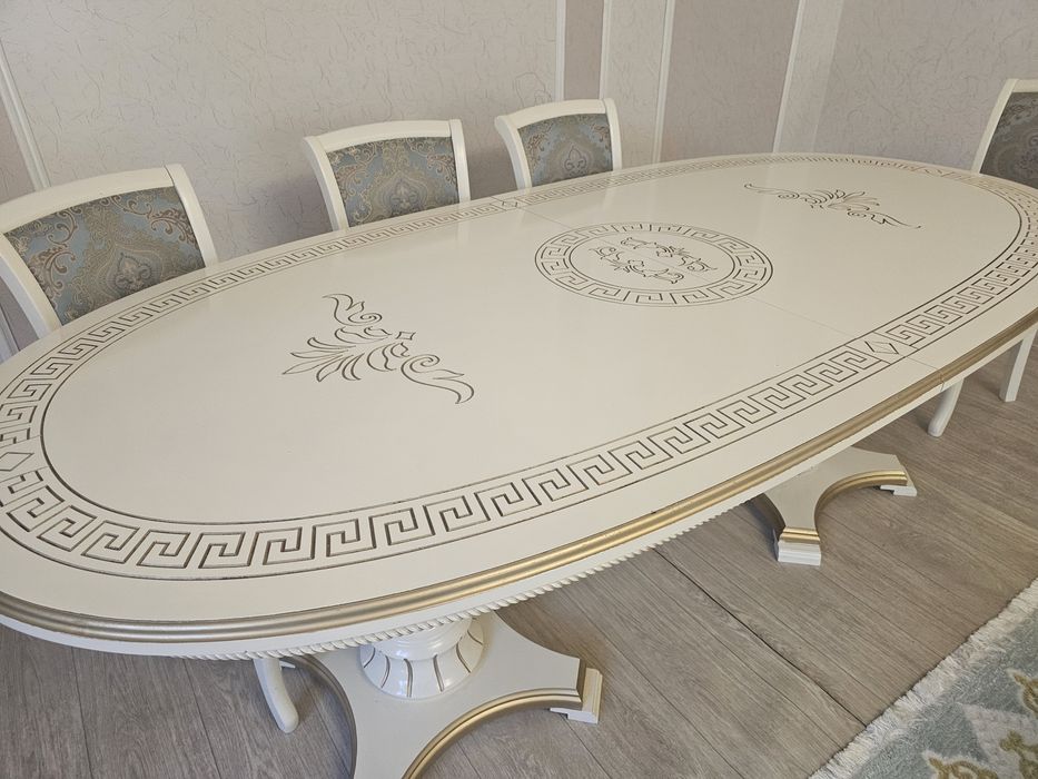 Стол обеденный для дома