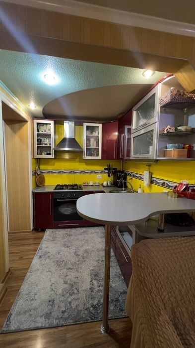 Продается 2х комнатная Кирпич  Балкон 2*6