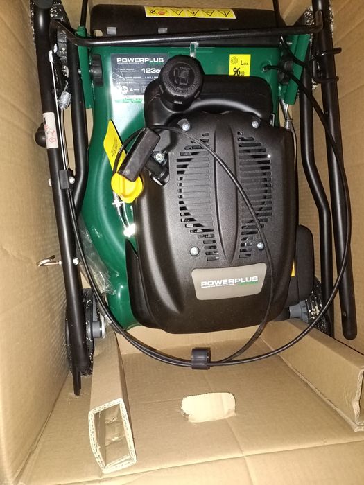 Mașina tuns iarba benzina