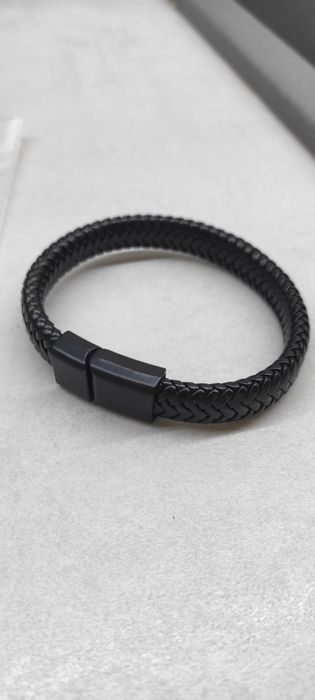 Мъжки кожени гривни