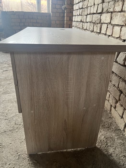 Стол для офисных работ