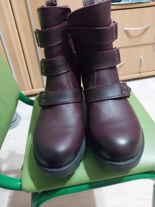 Продам детские новые сапоги