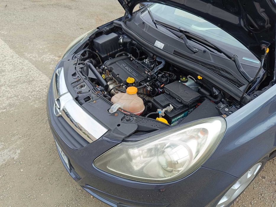 Vând Opel CORSA D 2009