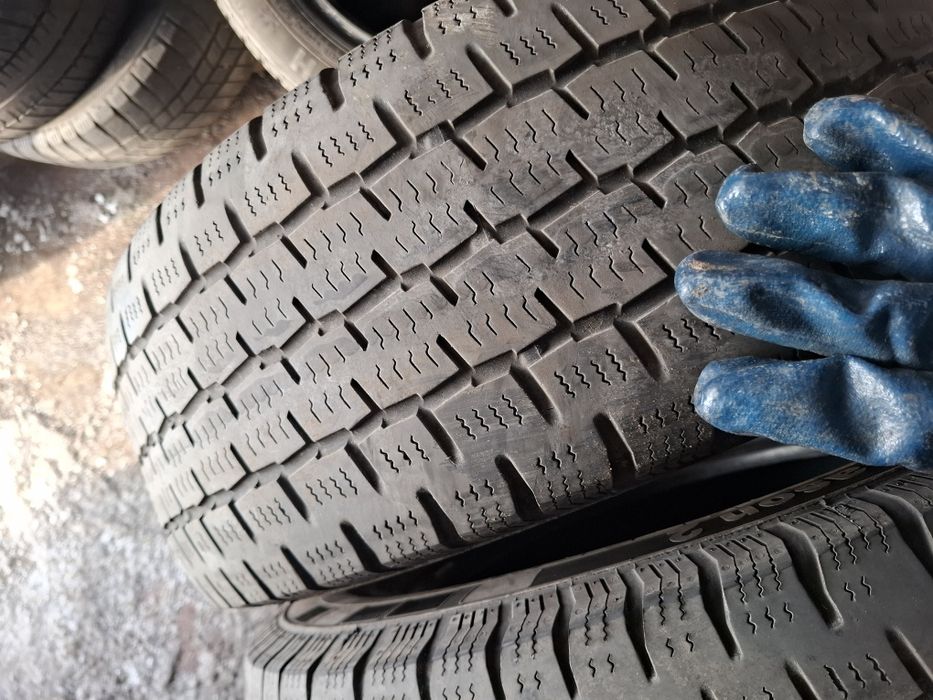 Vand 2 anvelope 235 65 16 C continental de iarna dot 2022