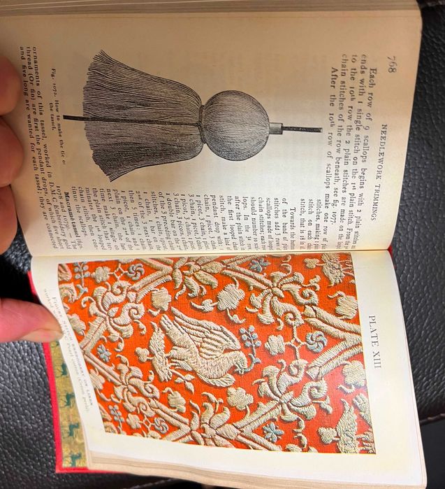 Антична колекционерска Енциклопедия за ръкоделие на английски език