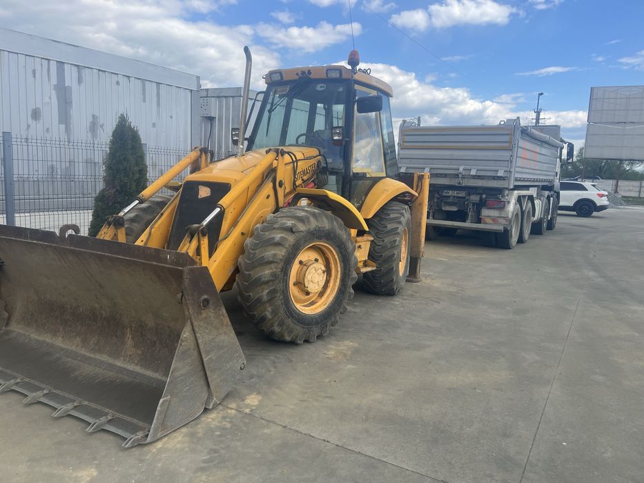 Efectuez lucrari cu buldoexcavator si camion basculabil 8*4