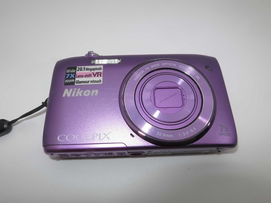 Nikon Coolpix S3500 ултра компактен фотоапарат в страхотен лилав цвят, 20MP цифрова камера 7х оптичен зум, напълно тествана и работи отлично