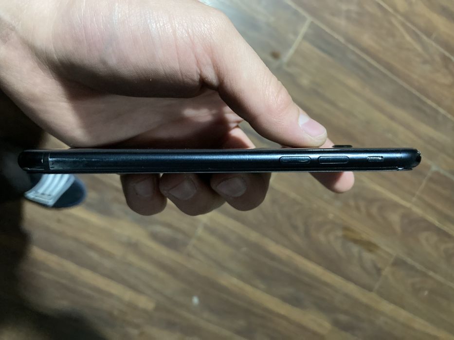 Айфон се 64 гб емкость 78