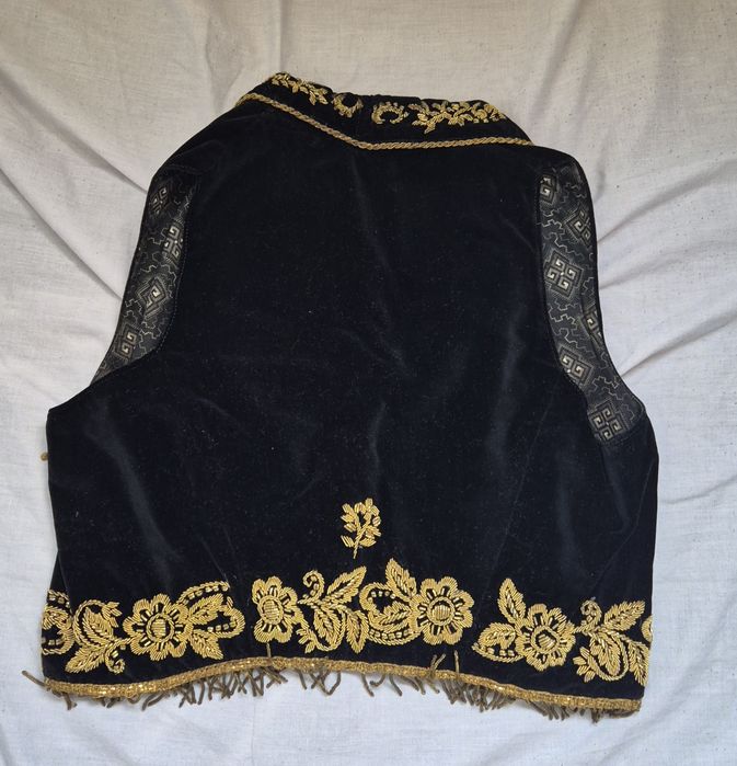 Vesta traditionala cusuta manual