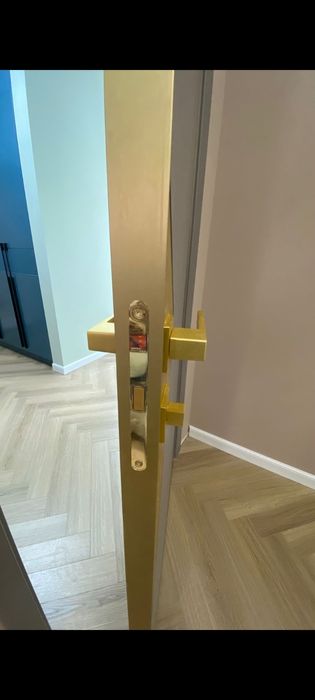 Установка дверей.