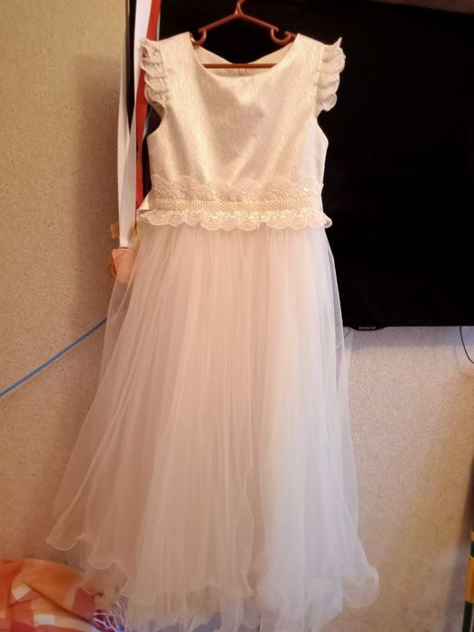 Продам бальное белое платье длинное