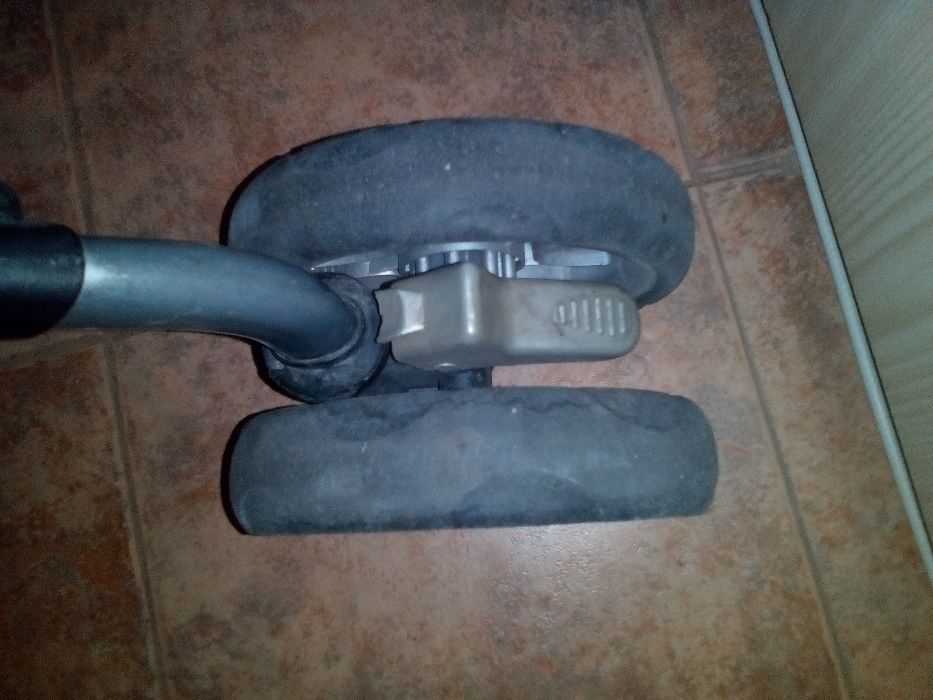 Бебешка количка, ползвана една година за едно дете.