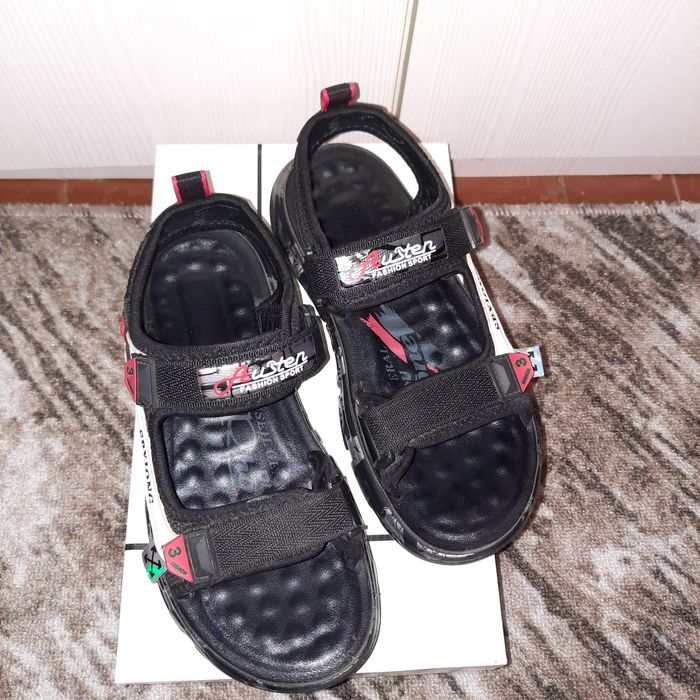 Сандалии на мальчика 35-36 размер