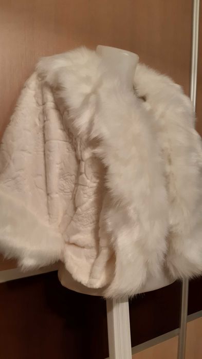 Свадебное платье, шубки