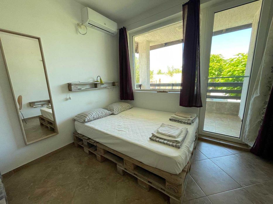 Дава се под наем Тристаен апартамент в с. Лозенец, Област Бургас - 120 кв.м за 9180 € - Снимка #8