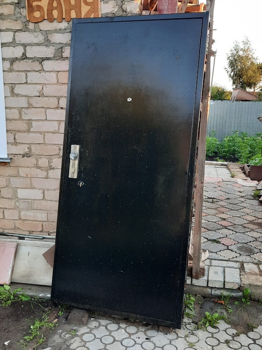 Дверь железная черная