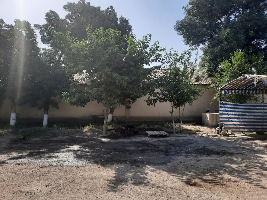 Продается нежилое Baza sotiladi 28 sotok yolni ustida joylashgan