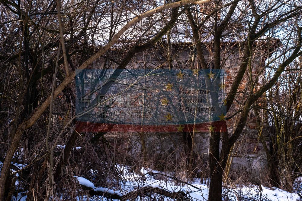 Къща с двор - 4177 м2 в с. Бабица