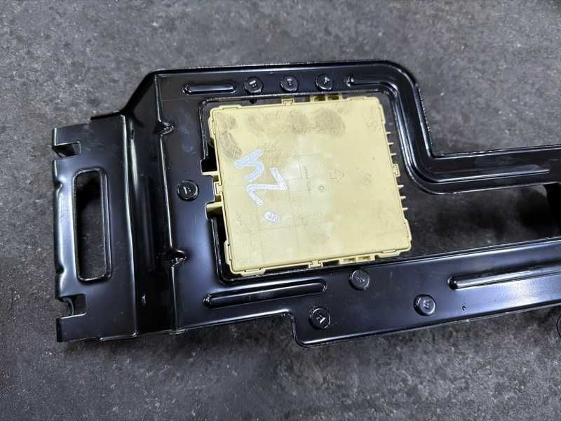 Блок предохранителей Genesis G80 2016