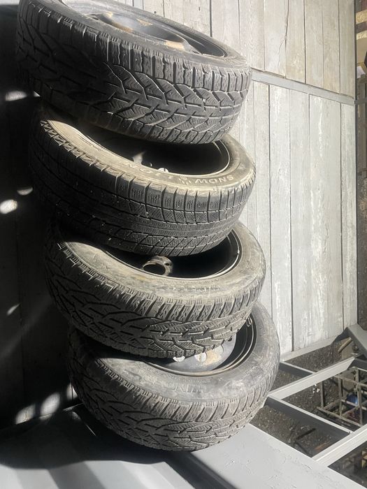 Продам шины зима (липучка)