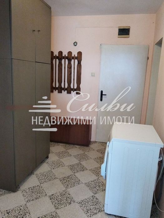 Дава се под наем Двустаен апартамент в Шумен, Тракия - 64 кв.м за 255 € - Снимка #4