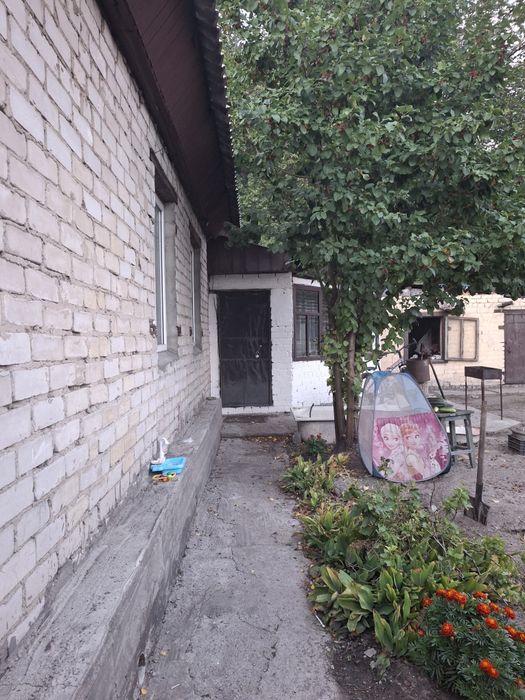 Продам кирпичный дом, 4 комнаты. Район Роща