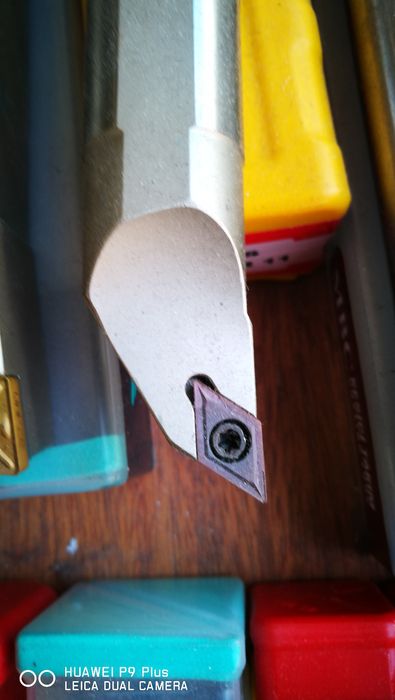 борщанги за вътрешно престъргане, вътрешни резби и вътрешни канали.