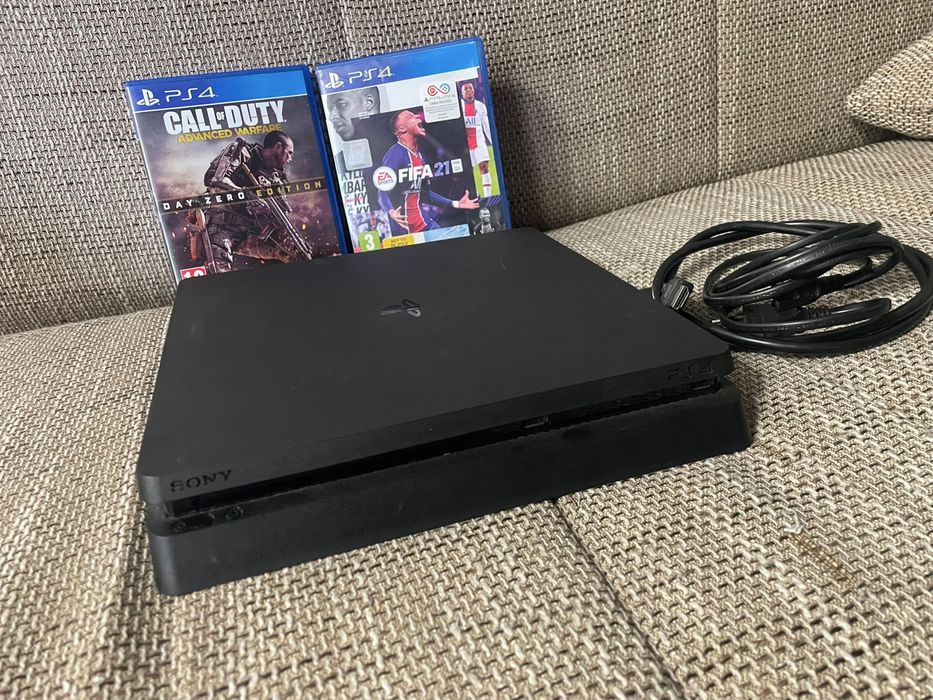 PS4 Slim [500GB] с две игри