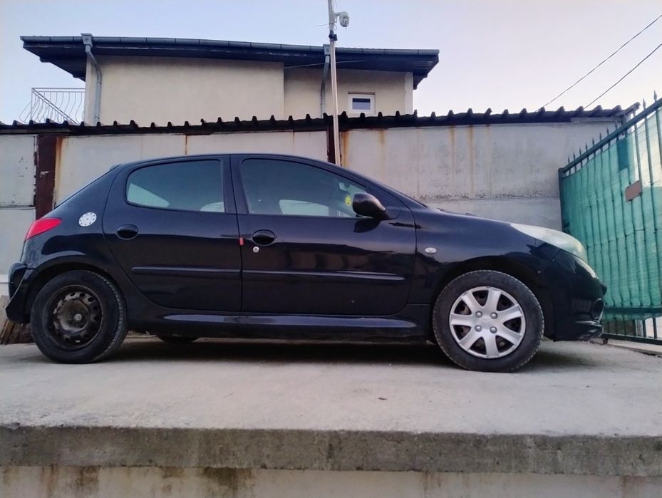 Продавам Пежо 206 +